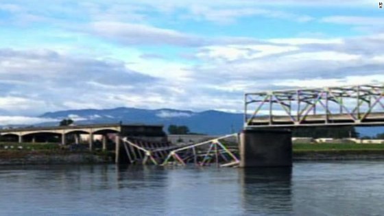 [사진=WSDOT제공] 2023년 5월 23일에 붕괴된 스카짓 강을 가로지르는 I-5 교량