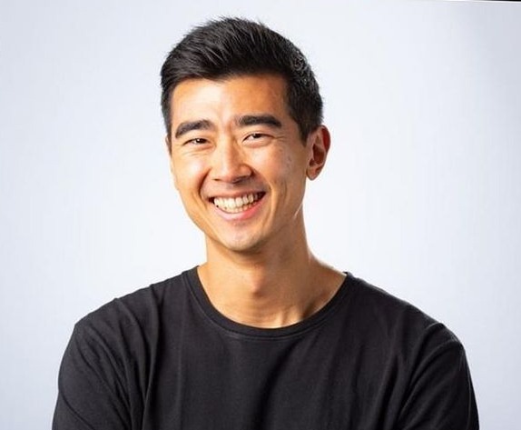 한인 금융인 겸 변호사 리처드 김씨가 700만 달러를 도박과 고위험 거래에 탕진한 혐의로 연방수사국(FBI)에 체포됐다.